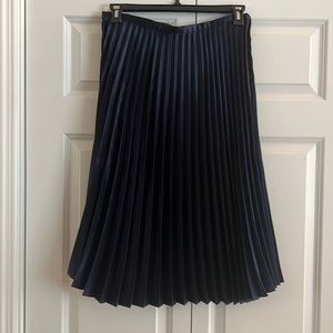 Banana Republic Navy Satin Pleated Skirt BNWT Size 10